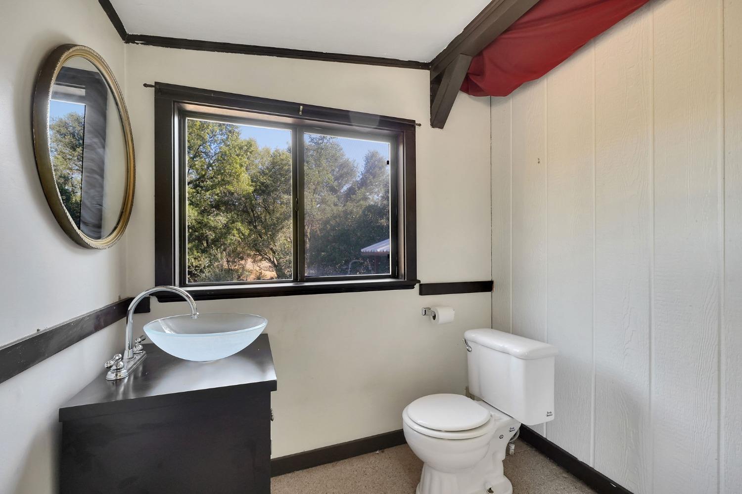 Detail Gallery Image 13 of 38 For 13930 Fiddletown Rd, Fiddletown,  CA 95629 - 3 Beds | 2/1 Baths