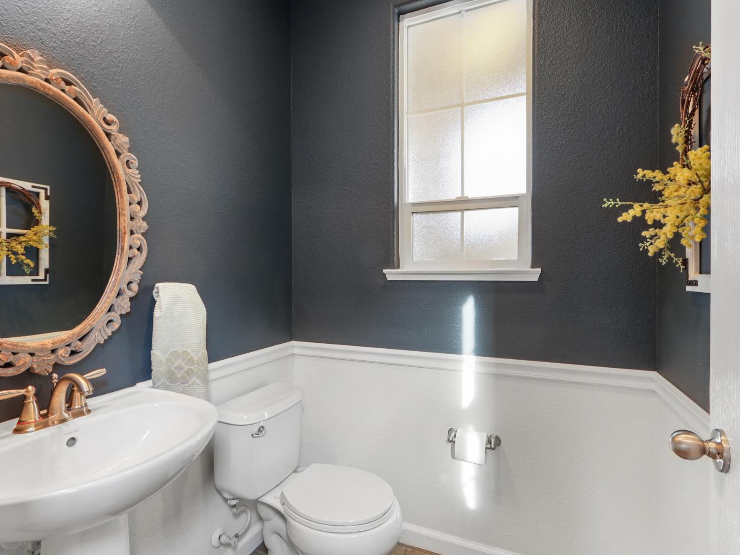 Detail Gallery Image 6 of 48 For 2525 Kinsella Way, Roseville,  CA 95747 - 3 Beds | 2/1 Baths