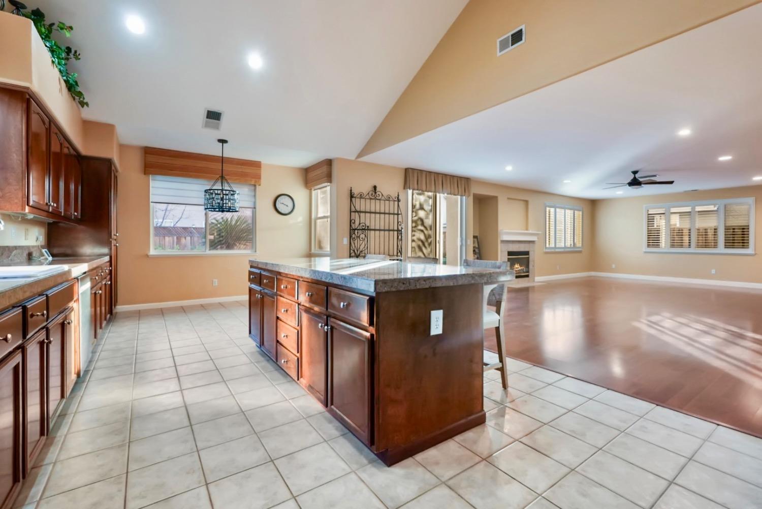 Detail Gallery Image 26 of 44 For 1524 Rose Garden Ct, Modesto,  CA 95356 - 4 Beds | 2/1 Baths