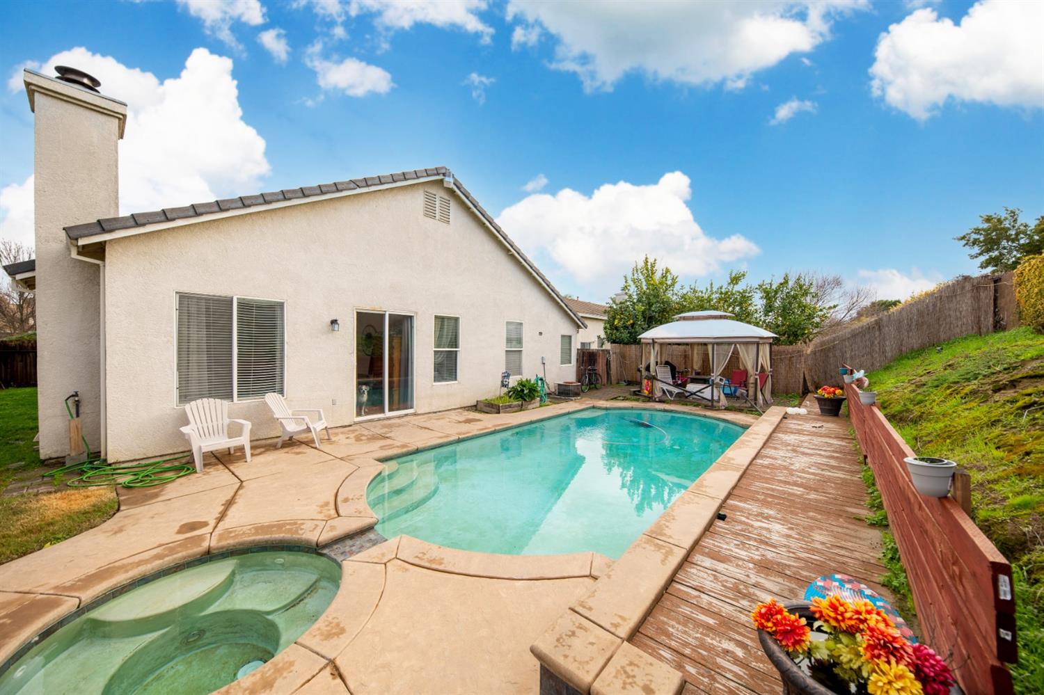 Detail Gallery Image 3 of 14 For 4070 Black Butte Cir, Stockton,  CA 95209 - 4 Beds | 2 Baths