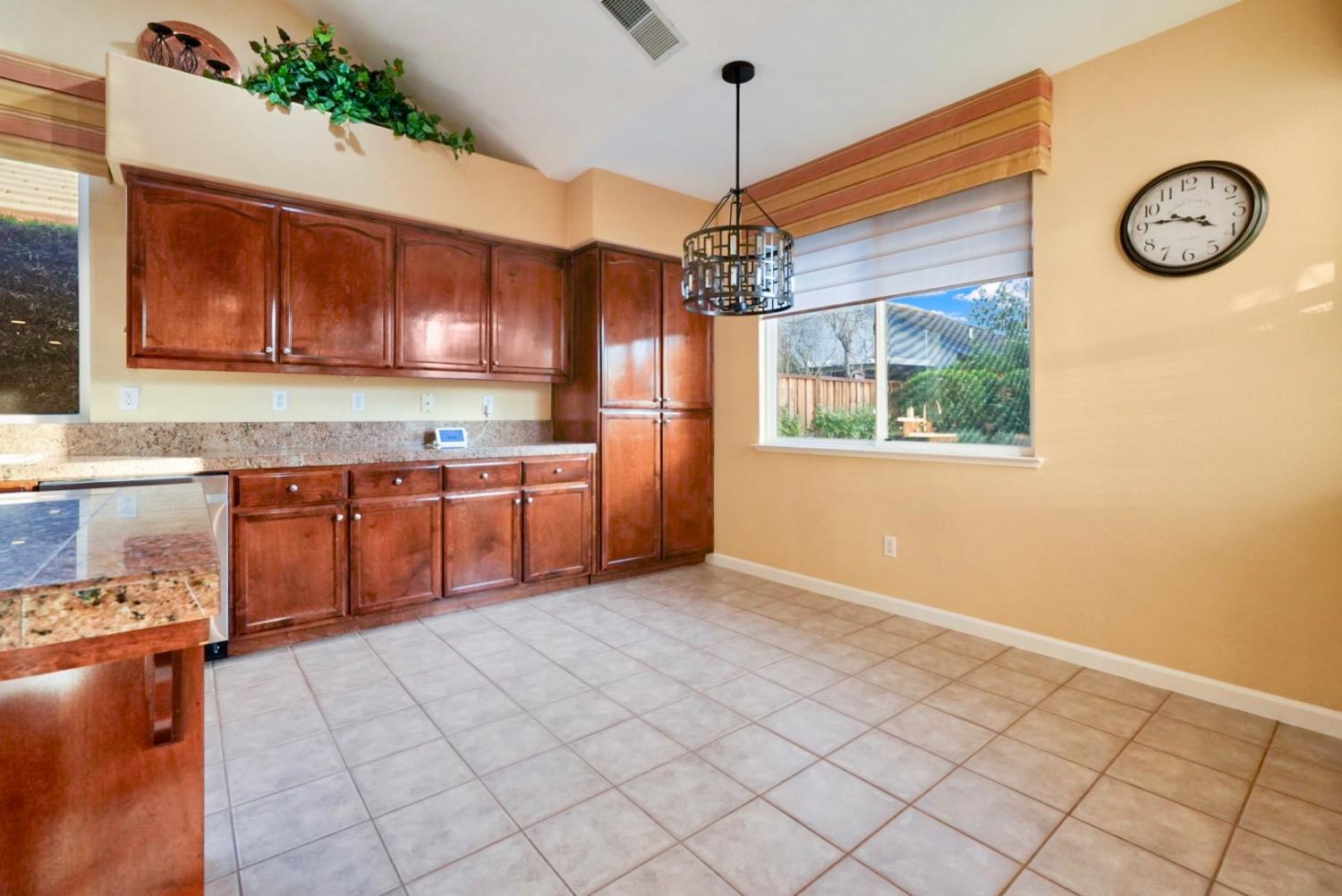 Detail Gallery Image 21 of 44 For 1524 Rose Garden Ct, Modesto,  CA 95356 - 4 Beds | 2/1 Baths