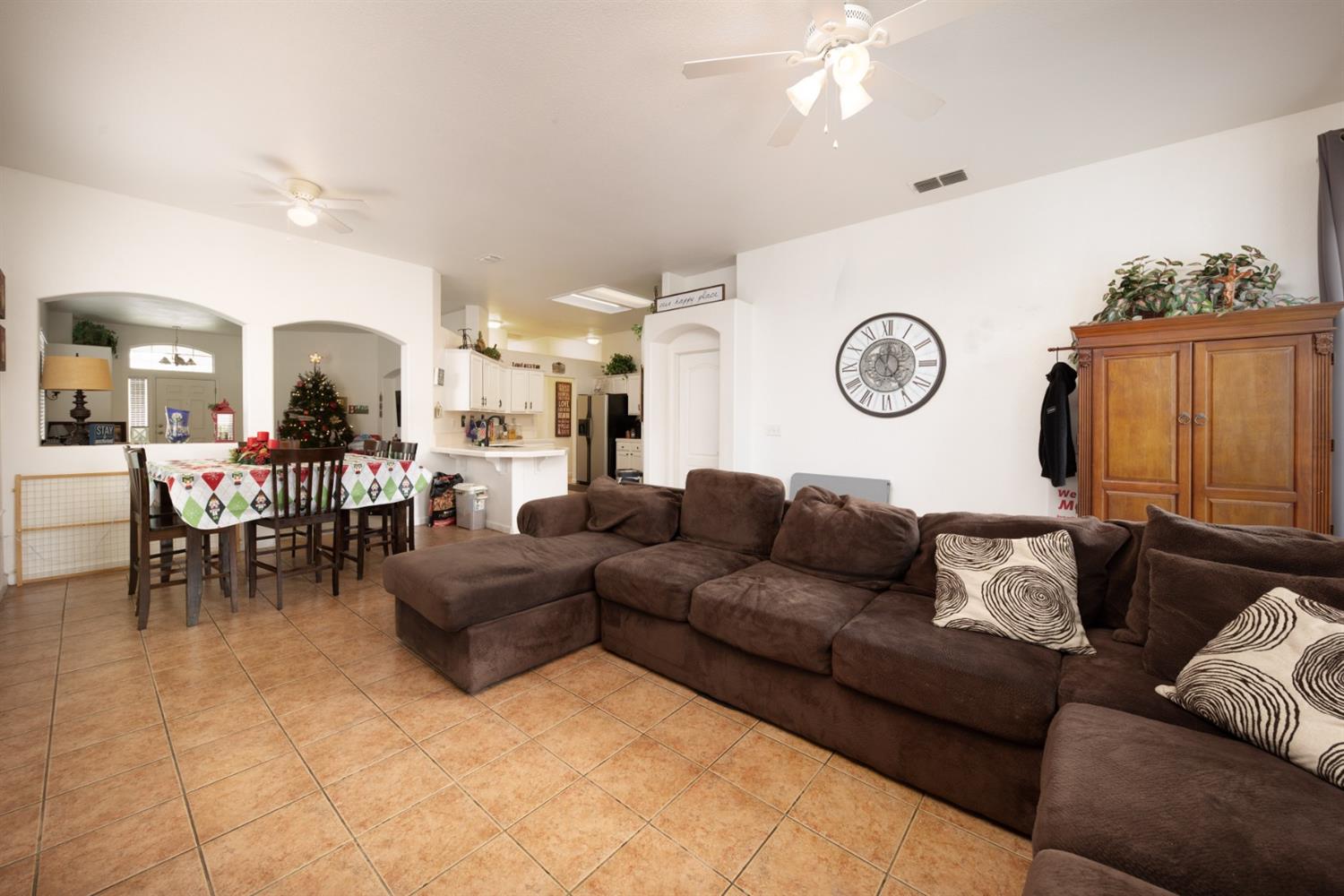 Detail Gallery Image 10 of 14 For 4070 Black Butte Cir, Stockton,  CA 95209 - 4 Beds | 2 Baths