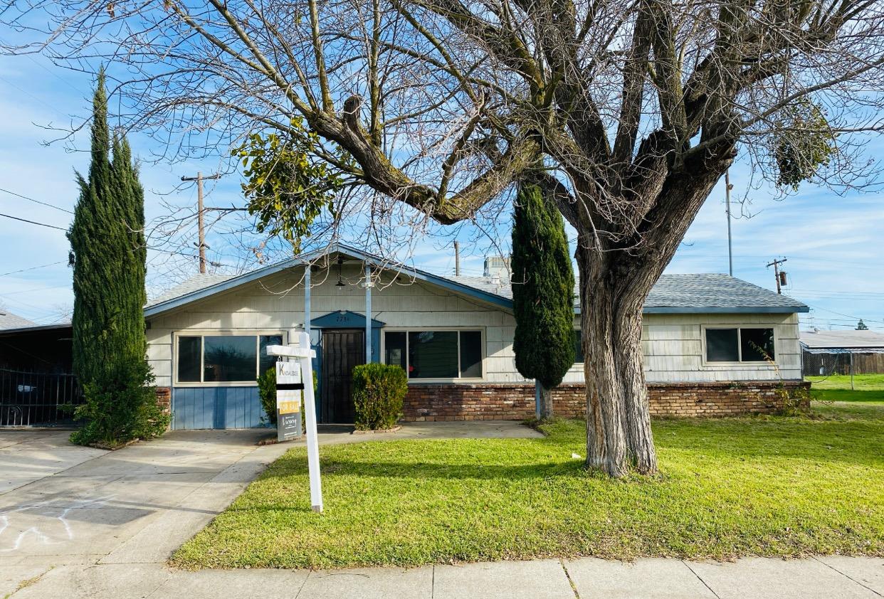 Detail Gallery Image 1 of 24 For 7734 Bellini Way, Sacramento,  CA 95828 - 3 Beds | 1 Baths