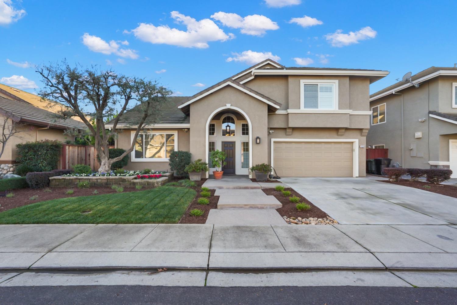 Detail Gallery Image 1 of 44 For 1524 Rose Garden Ct, Modesto,  CA 95356 - 4 Beds | 2/1 Baths