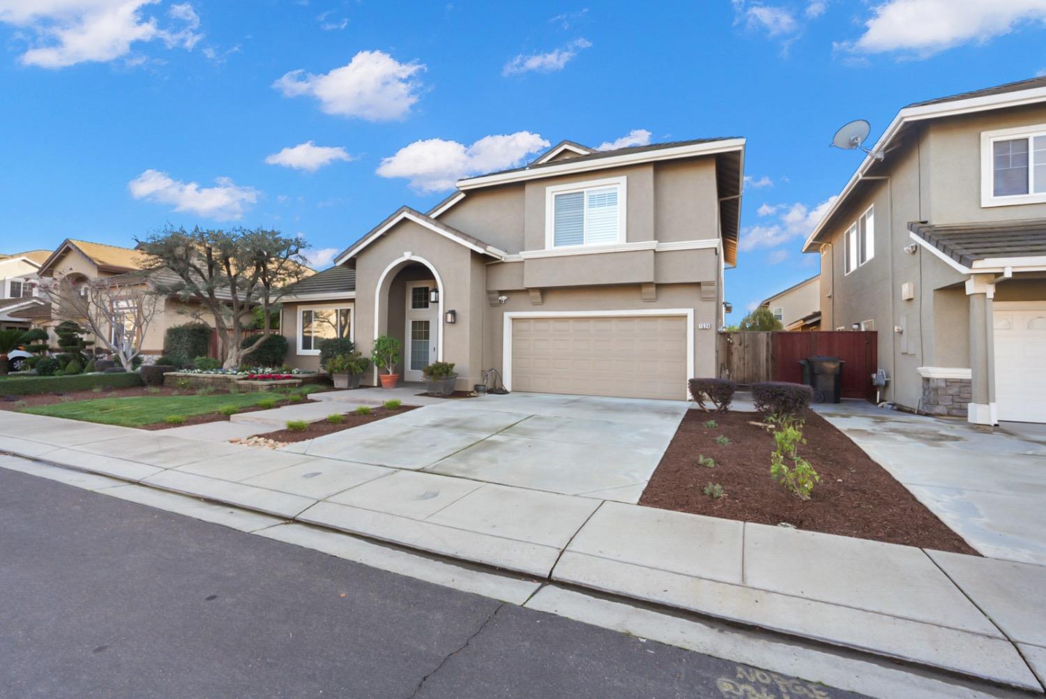 Detail Gallery Image 2 of 44 For 1524 Rose Garden Ct, Modesto,  CA 95356 - 4 Beds | 2/1 Baths