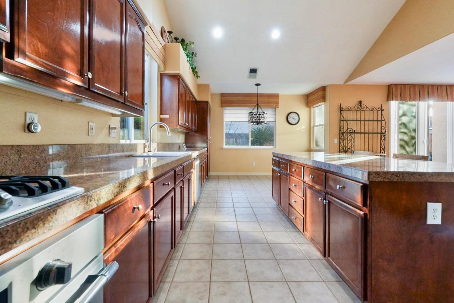 Detail Gallery Image 25 of 44 For 1524 Rose Garden Ct, Modesto,  CA 95356 - 4 Beds | 2/1 Baths