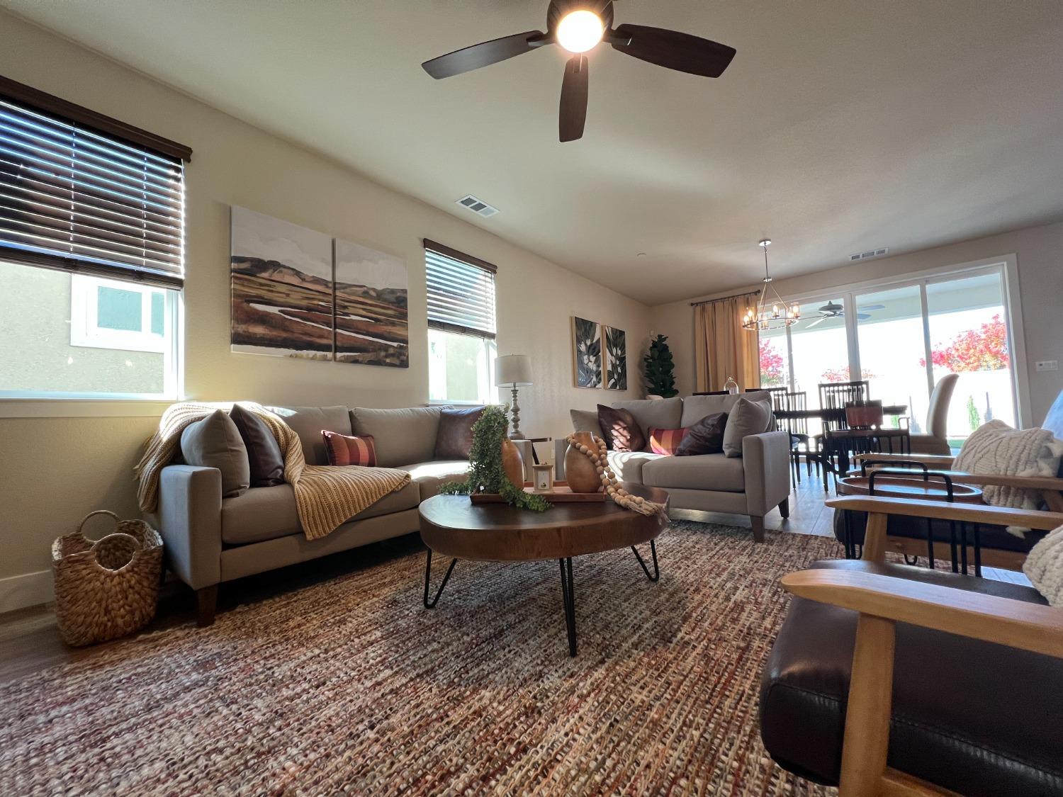 Detail Gallery Image 3 of 18 For 1310 Veteran St, Manteca,  CA 95337 - 4 Beds | 2/1 Baths