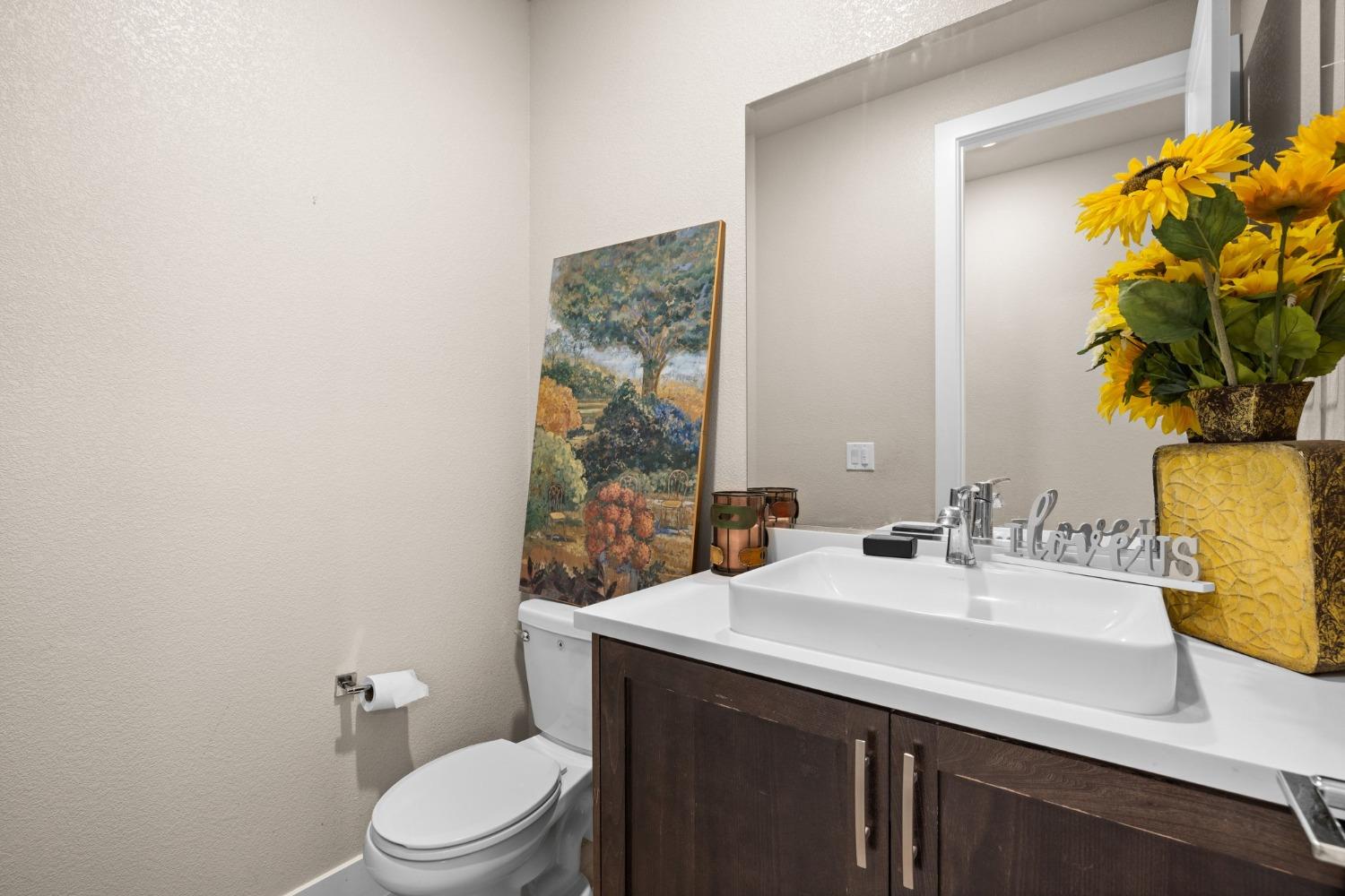 Detail Gallery Image 13 of 33 For 11913 Montron, Rancho Cordova,  CA 95742 - 5 Beds | 3/1 Baths