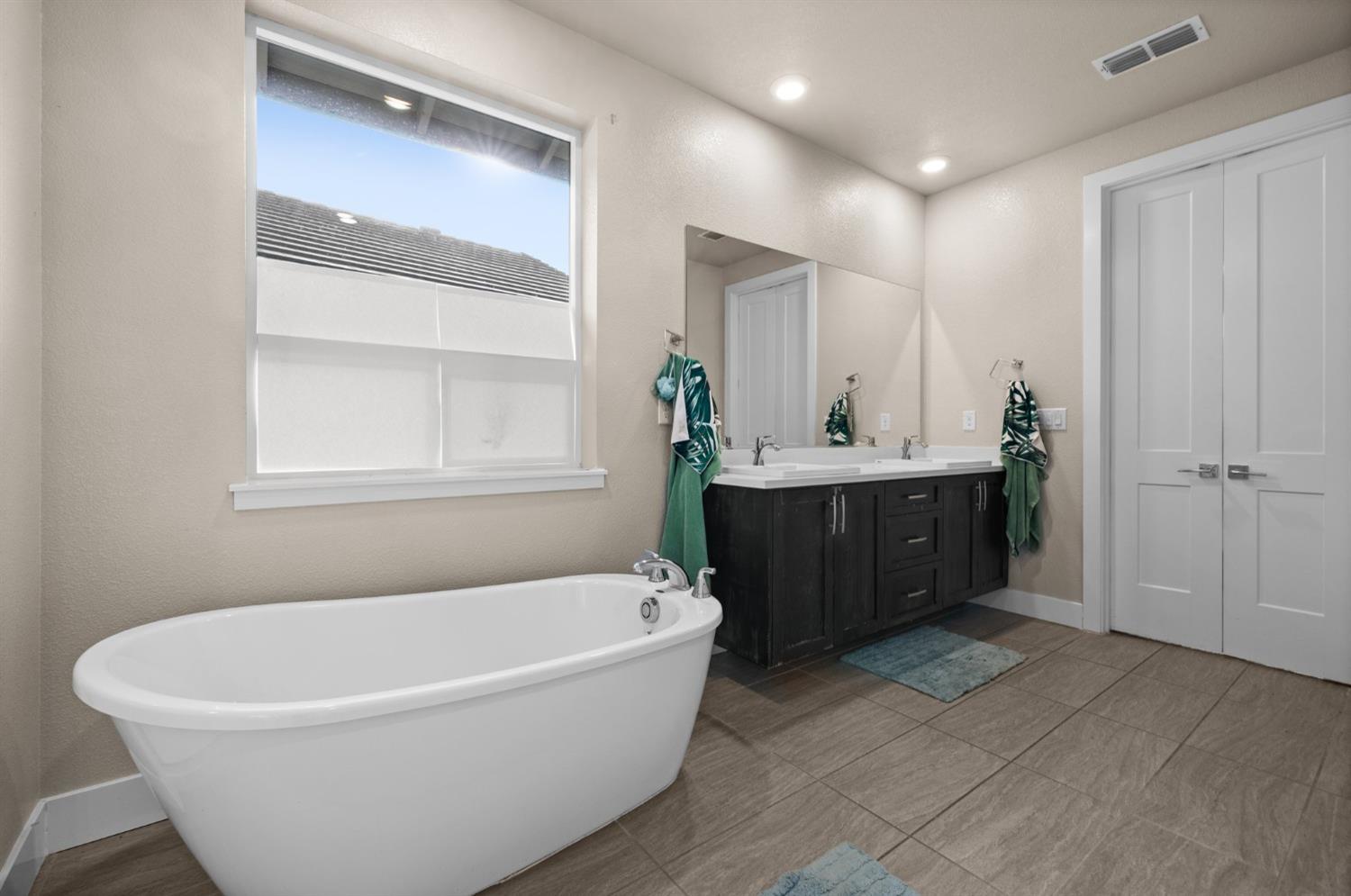 Detail Gallery Image 27 of 33 For 11913 Montron, Rancho Cordova,  CA 95742 - 5 Beds | 3/1 Baths