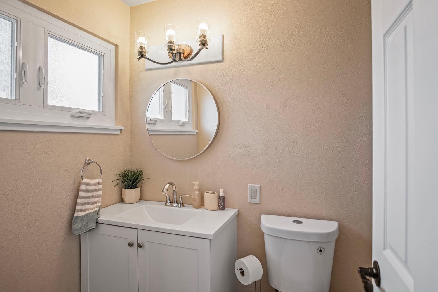 Detail Gallery Image 15 of 17 For 1433 Queens Ave, Modesto,  CA 95355 - 3 Beds | 2 Baths