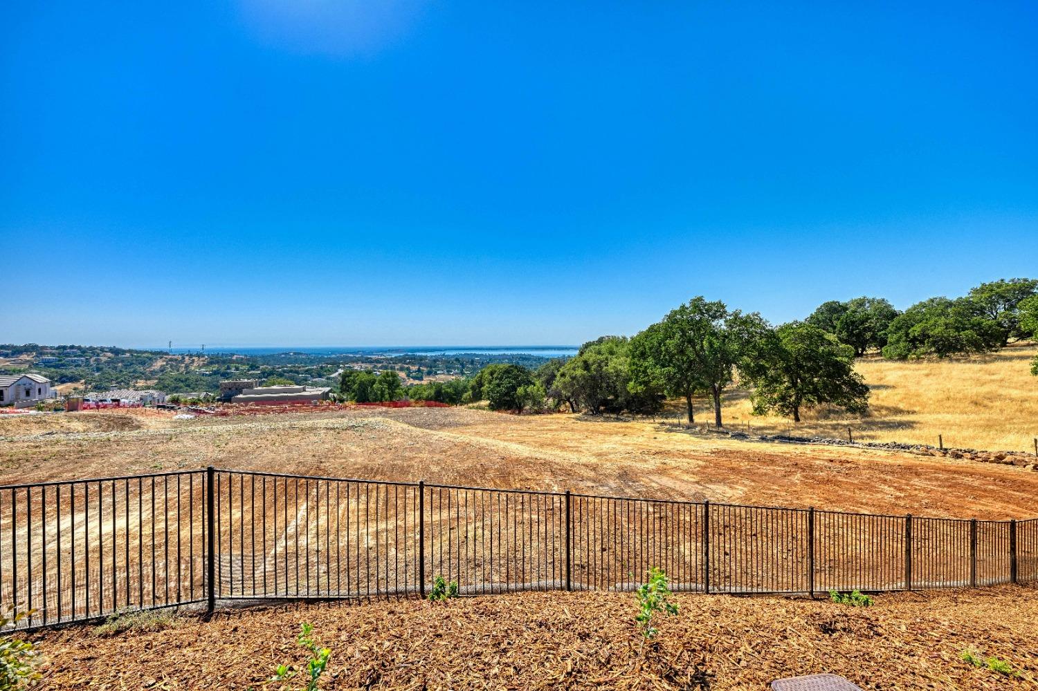 Detail Gallery Image 10 of 17 For 6325 Western Sierra Way, El Dorado Hills,  CA 95762 - 5 Beds | 5/1 Baths