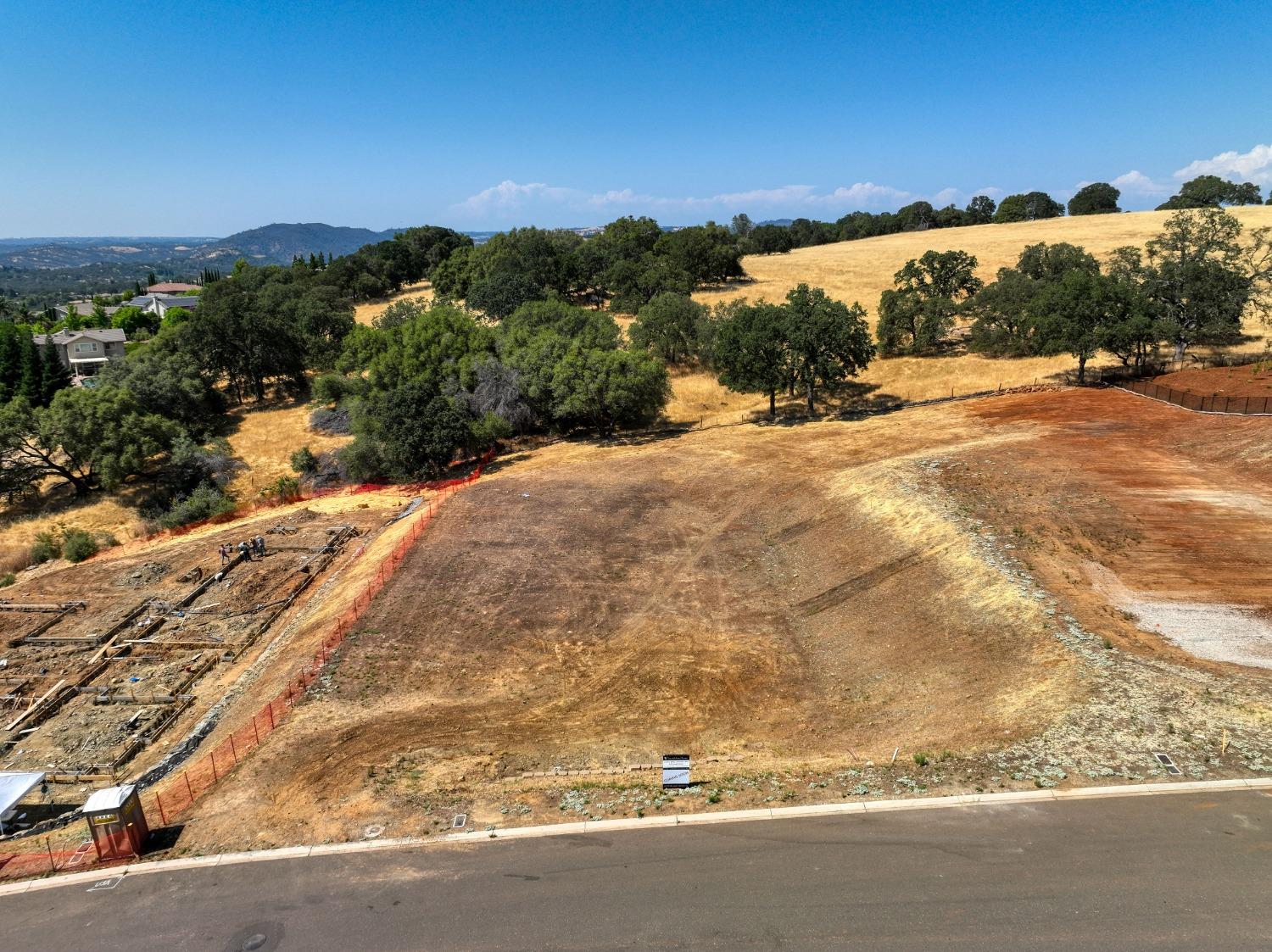 Detail Gallery Image 8 of 17 For 6325 Western Sierra Way, El Dorado Hills,  CA 95762 - 5 Beds | 5/1 Baths