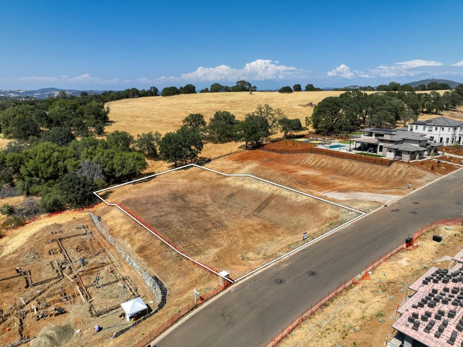 Detail Gallery Image 7 of 17 For 6325 Western Sierra Way, El Dorado Hills,  CA 95762 - 5 Beds | 5/1 Baths