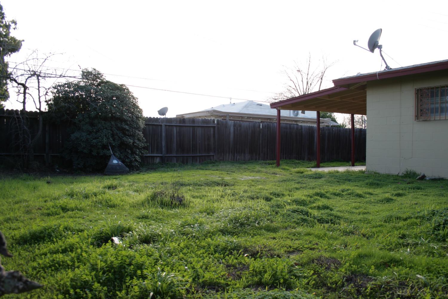 Detail Gallery Image 3 of 12 For 5503 Cabrillo Way, Sacramento,  CA 95820 - 3 Beds | 1 Baths