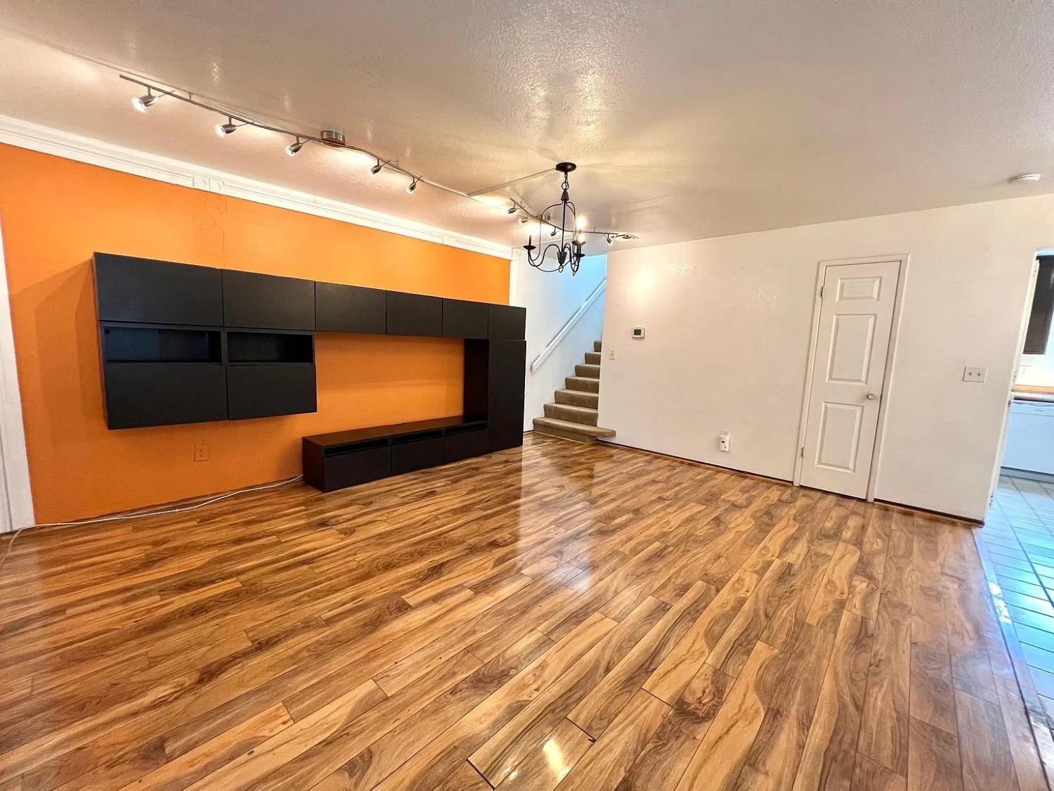 Detail Gallery Image 4 of 12 For 80 Portola Way #105,  Tracy,  CA 95376 - 3 Beds | 1/1 Baths