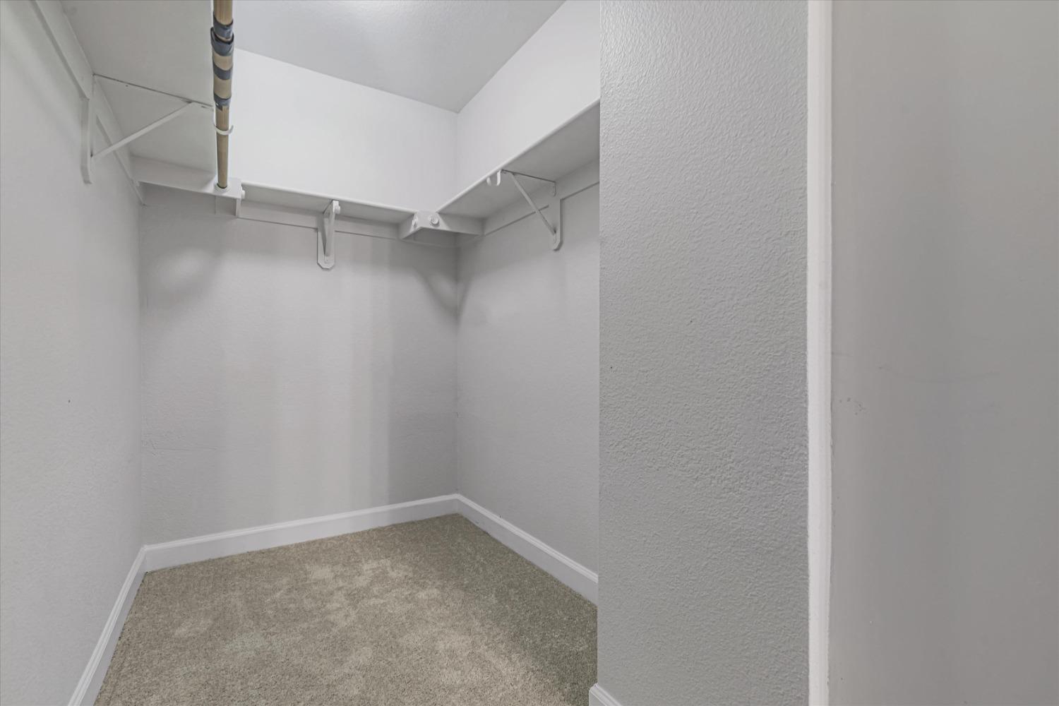 Detail Gallery Image 30 of 38 For 1027 Boardwalk Dr, Stockton,  CA 95206 - 4 Beds | 2/1 Baths