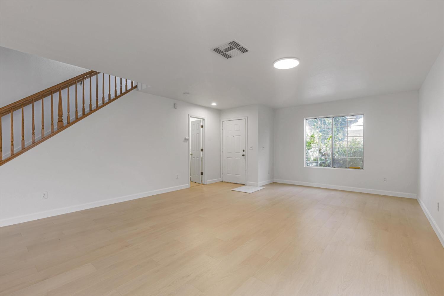Detail Gallery Image 7 of 38 For 1027 Boardwalk Dr, Stockton,  CA 95206 - 4 Beds | 2/1 Baths