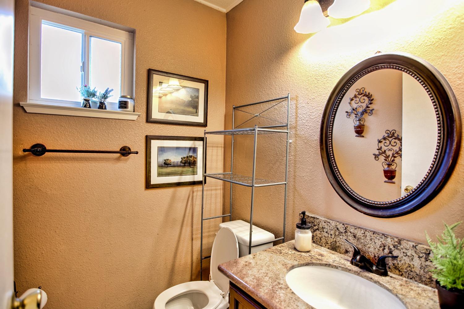 Detail Gallery Image 17 of 36 For 537 Kirst Dr, Woodbridge,  CA 95258 - 3 Beds | 2/1 Baths