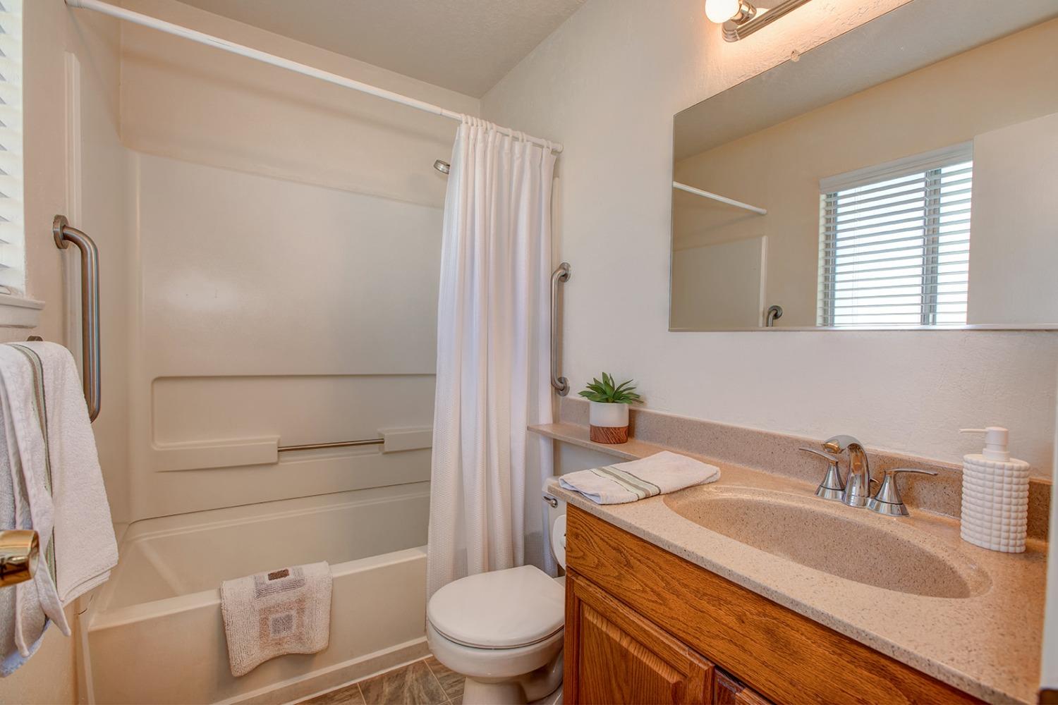 Detail Gallery Image 22 of 34 For 8728 Halverson Dr, Elk Grove,  CA 95624 - 3 Beds | 2 Baths