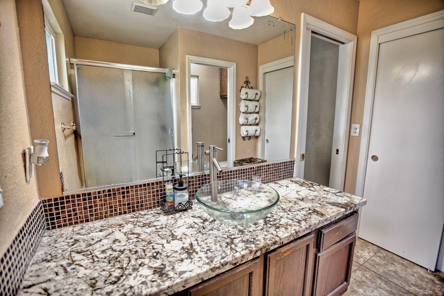 Detail Gallery Image 29 of 36 For 537 Kirst Dr, Woodbridge,  CA 95258 - 3 Beds | 2/1 Baths