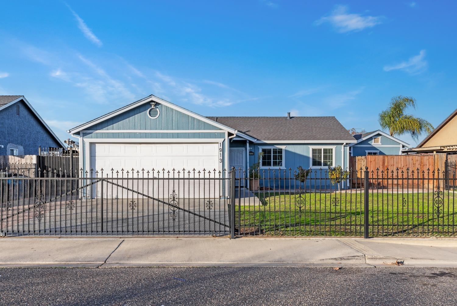 Detail Gallery Image 2 of 22 For 1913 Aarvig Ln, Ceres,  CA 95307 - 3 Beds | 2 Baths