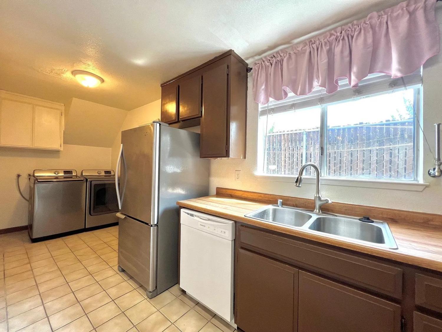 Detail Gallery Image 7 of 12 For 80 Portola Way #105,  Tracy,  CA 95376 - 3 Beds | 1/1 Baths