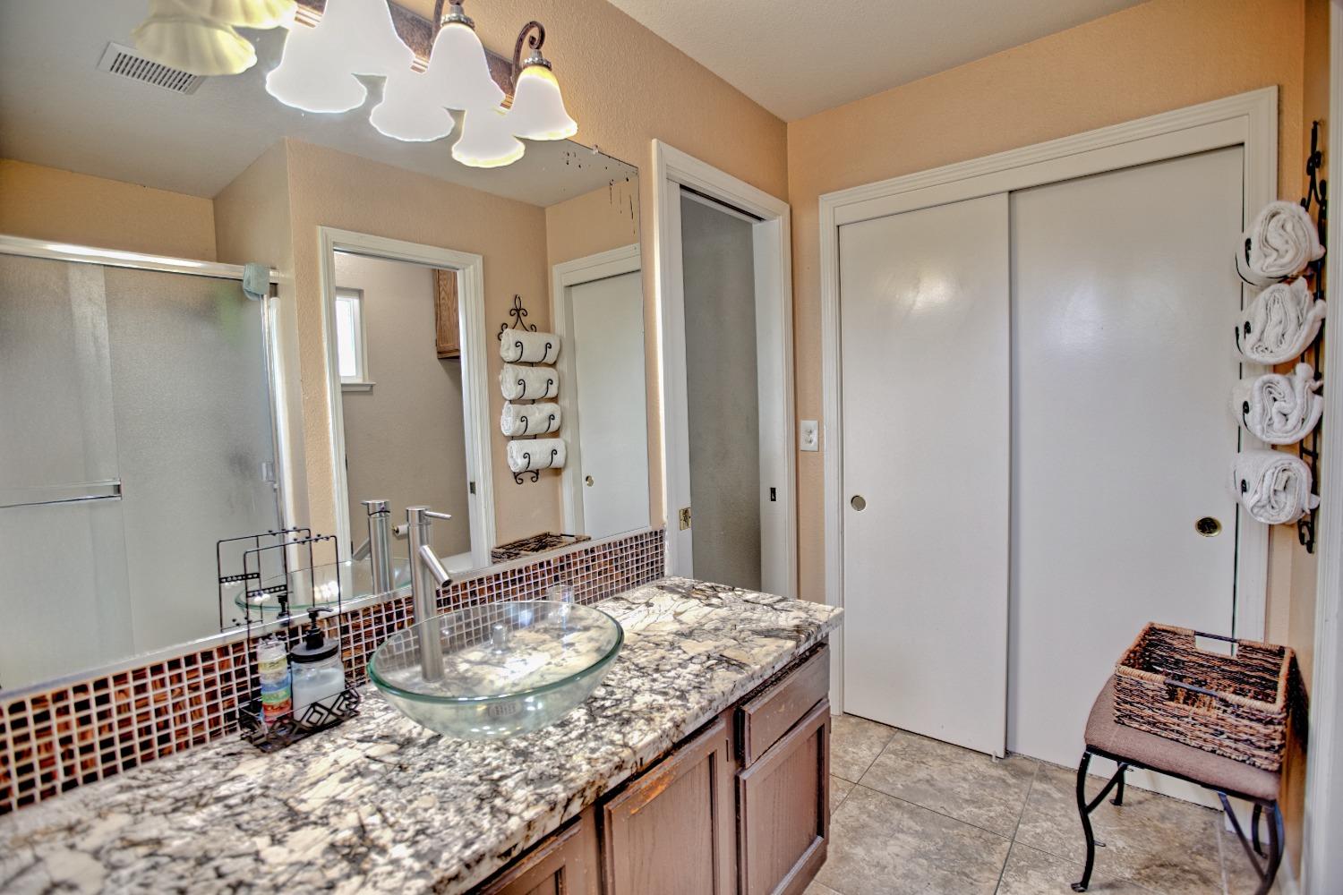 Detail Gallery Image 27 of 36 For 537 Kirst Dr, Woodbridge,  CA 95258 - 3 Beds | 2/1 Baths