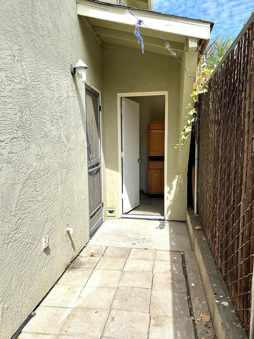 Detail Gallery Image 11 of 12 For 80 Portola Way #105,  Tracy,  CA 95376 - 3 Beds | 1/1 Baths