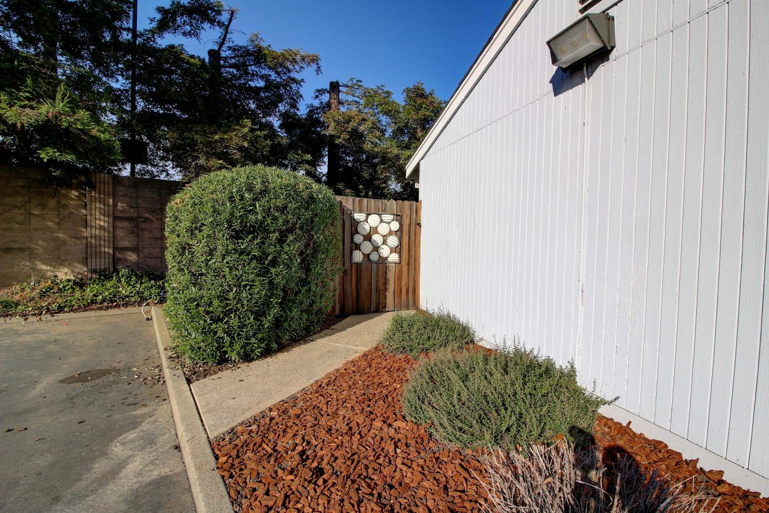 Veranda Terrace, Davis, California image 49