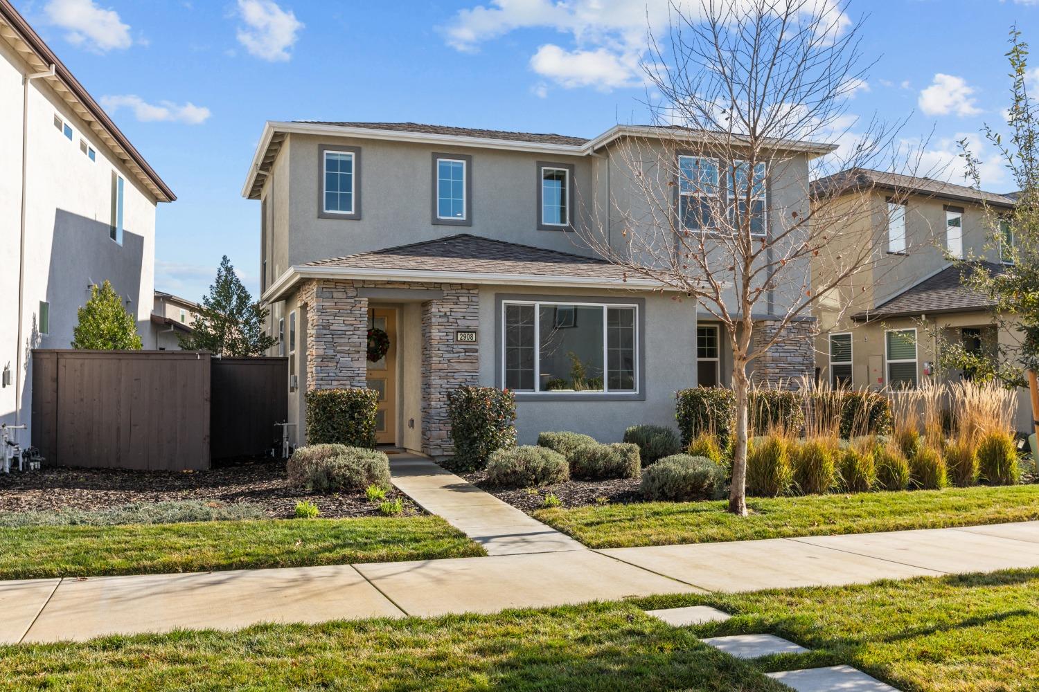 Detail Gallery Image 1 of 1 For 2908 Edgeview Dr, Sacramento,  CA 95833 - 3 Beds | 3 Baths
