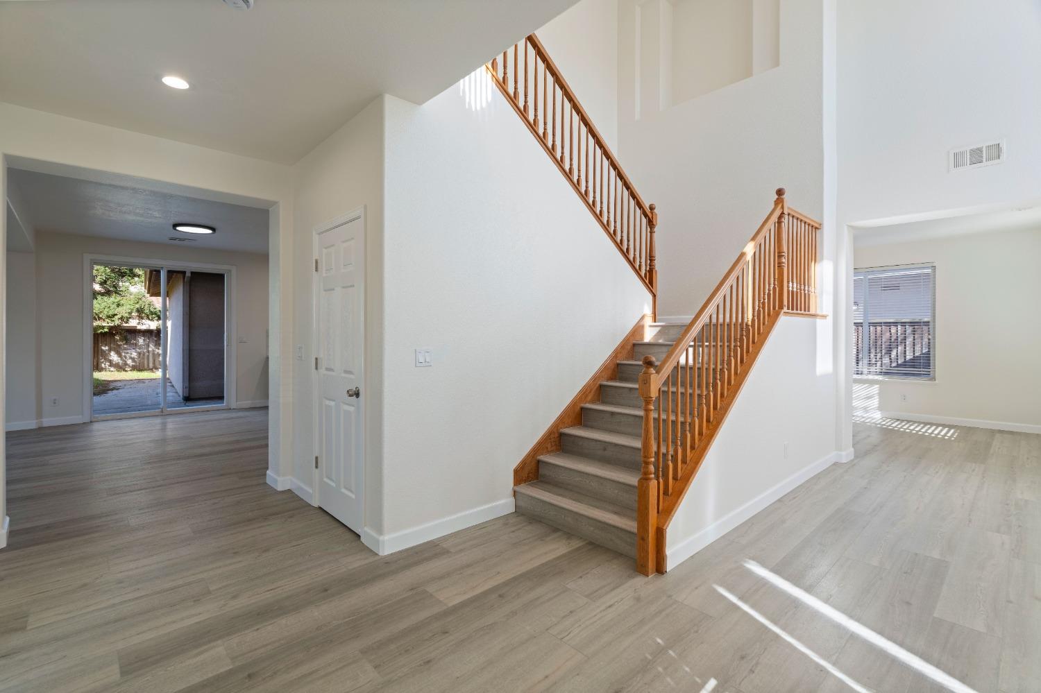 Detail Gallery Image 5 of 35 For 1736 Churchill Downs Cir, Oakdale,  CA 95361 - 4 Beds | 2/1 Baths