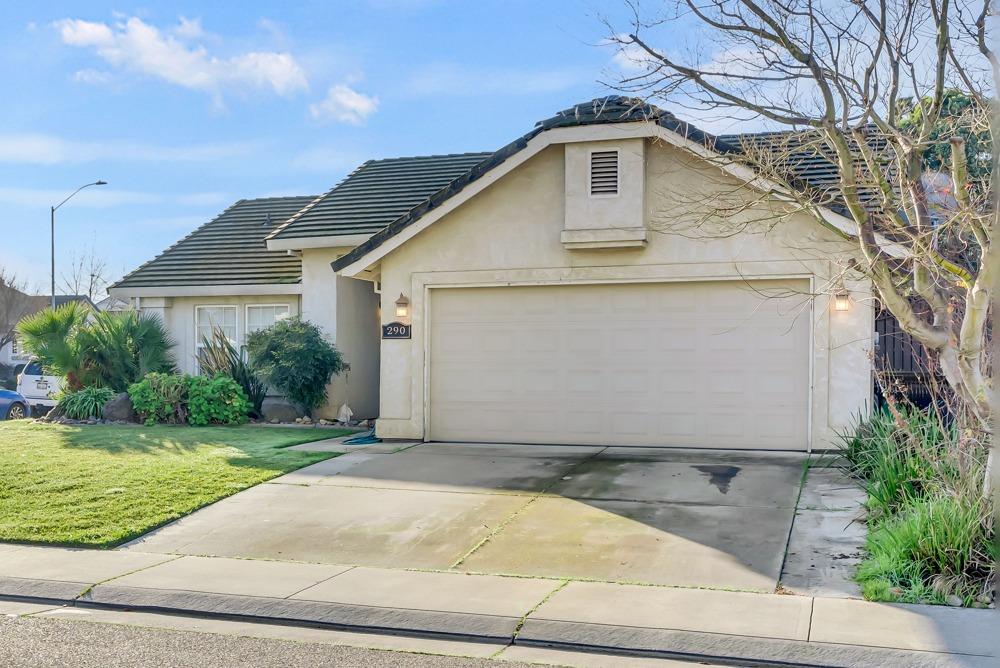Detail Gallery Image 3 of 47 For 290 Idlewild Dr, Lodi,  CA 95240 - 3 Beds | 2 Baths