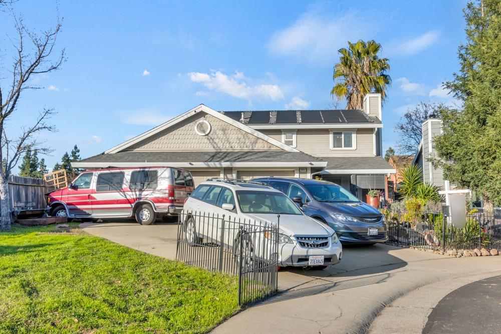 Detail Gallery Image 2 of 46 For 8601 Zircon Crest Ct, Elk Grove,  CA 95624 - 3 Beds | 2/1 Baths