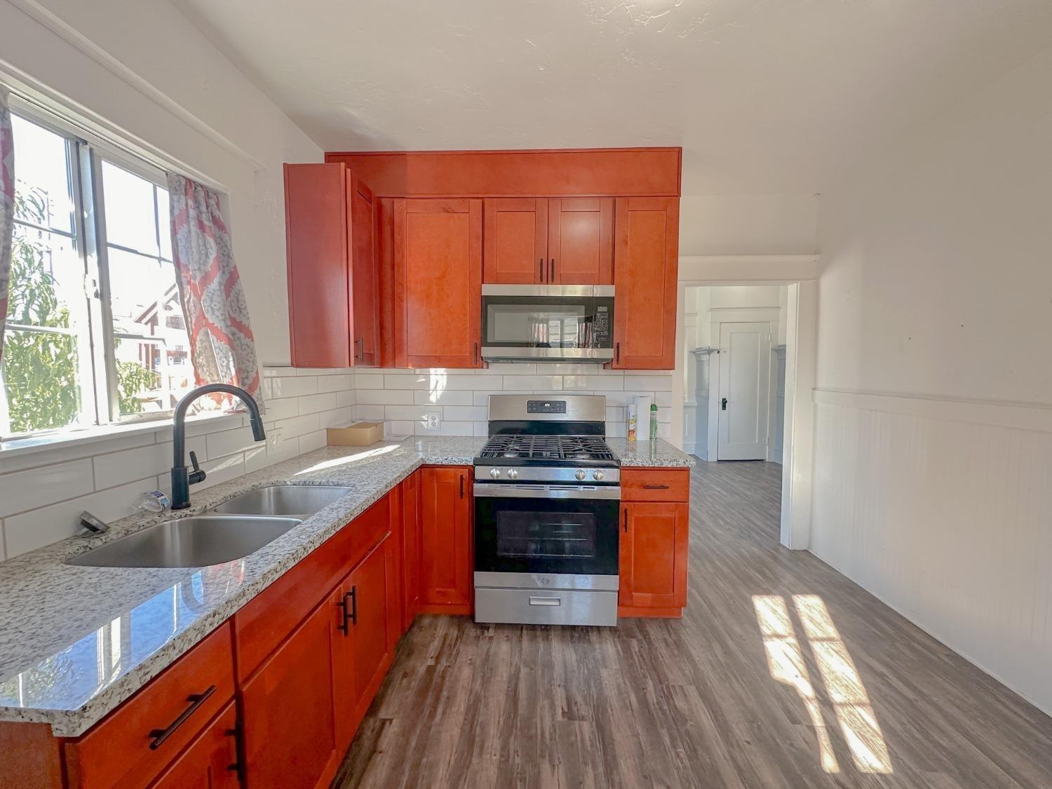 Detail Gallery Image 11 of 22 For 240 E Jefferson St, Stockton,  CA 95206 - 3 Beds | 1/1 Baths