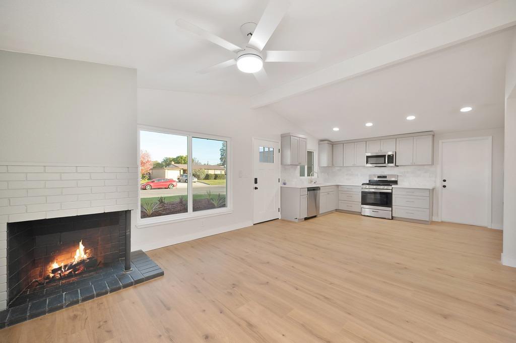 Detail Gallery Image 6 of 26 For 5940 Mendocino Blvd, Sacramento,  CA 95824 - 3 Beds | 1 Baths