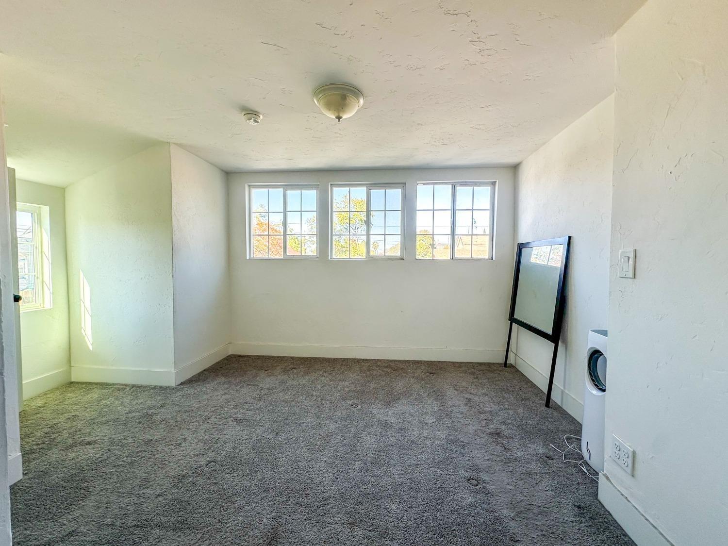 Detail Gallery Image 16 of 22 For 240 E Jefferson St, Stockton,  CA 95206 - 3 Beds | 1/1 Baths