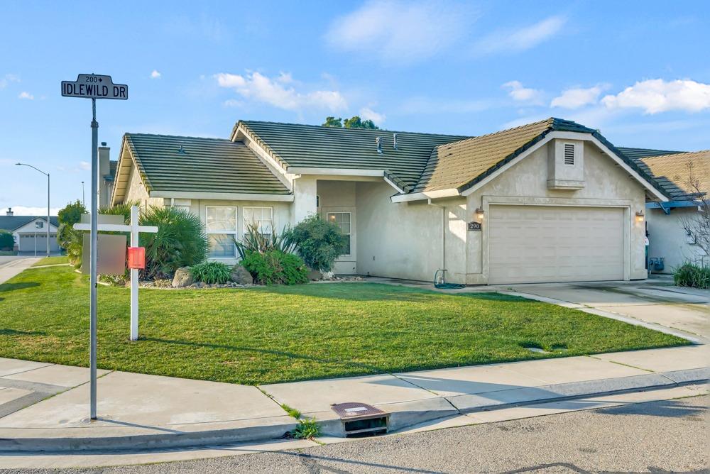 Detail Gallery Image 4 of 47 For 290 Idlewild Dr, Lodi,  CA 95240 - 3 Beds | 2 Baths