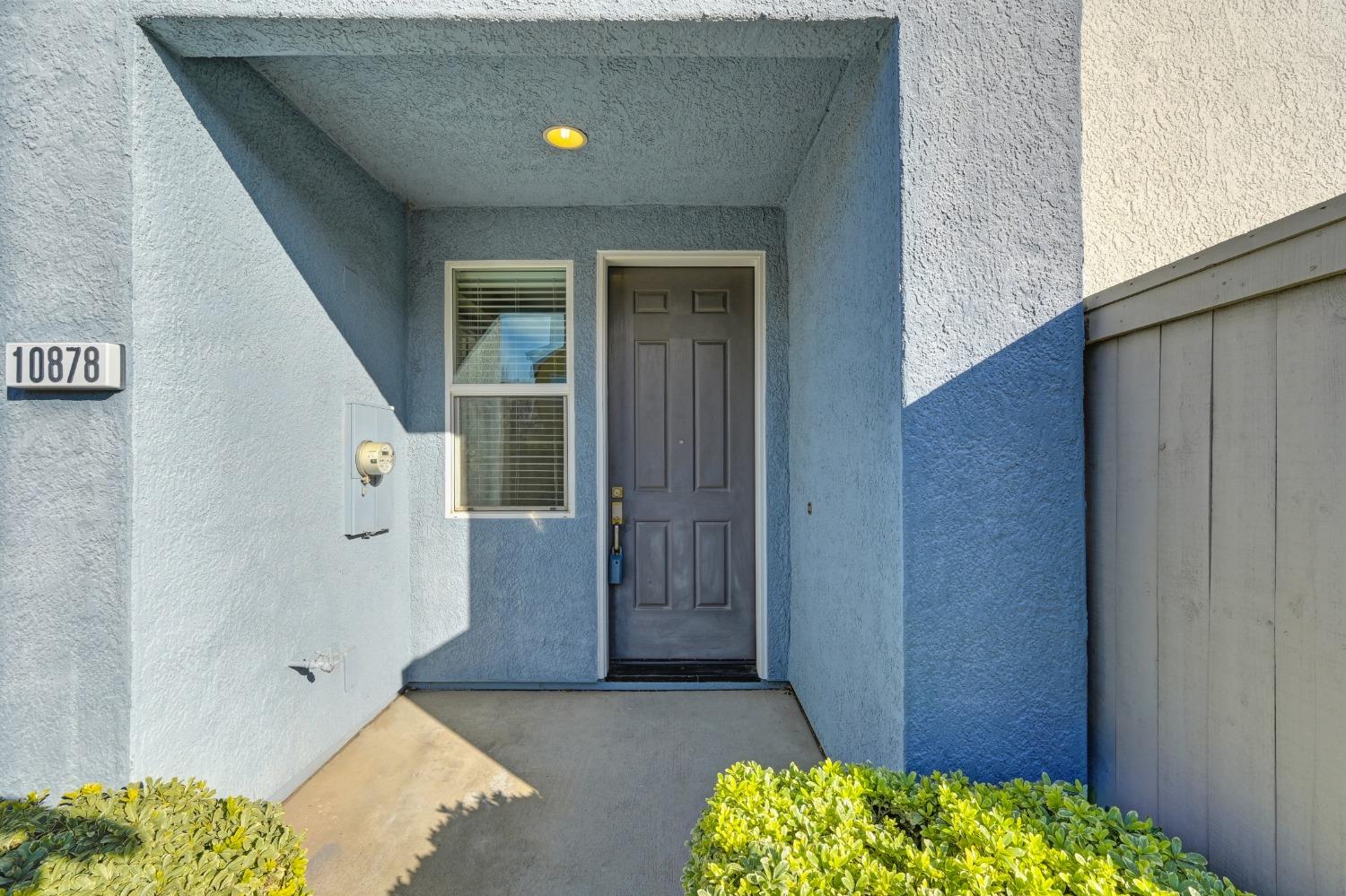 Detail Gallery Image 4 of 56 For 10878 Atherstone Dr, Rancho Cordova,  CA 95670 - 2 Beds | 2/2 Baths