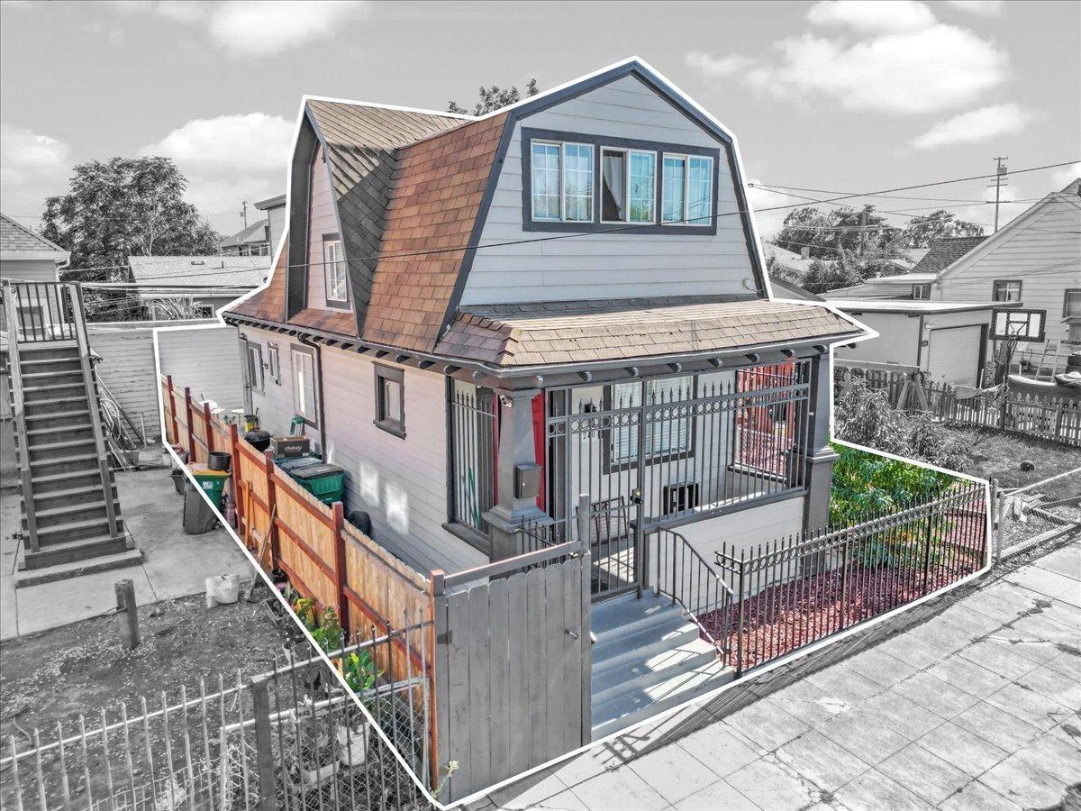Detail Gallery Image 2 of 22 For 240 E Jefferson St, Stockton,  CA 95206 - 3 Beds | 1/1 Baths