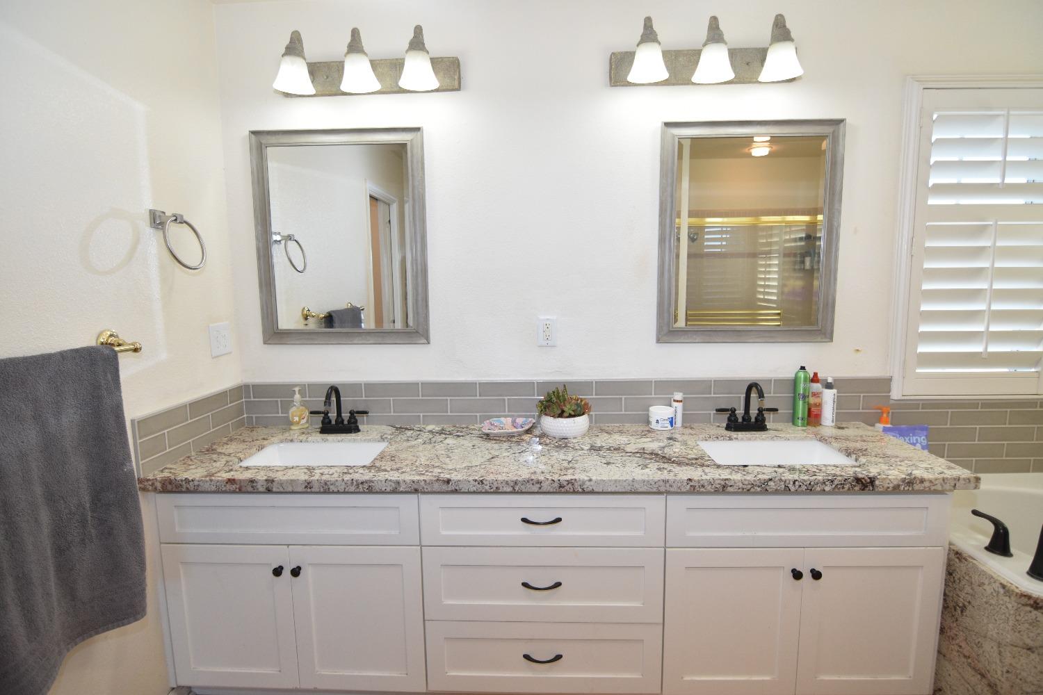 Detail Gallery Image 29 of 51 For 3611 Apple Blossom Ln, Turlock,  CA 95382 - 4 Beds | 2/1 Baths