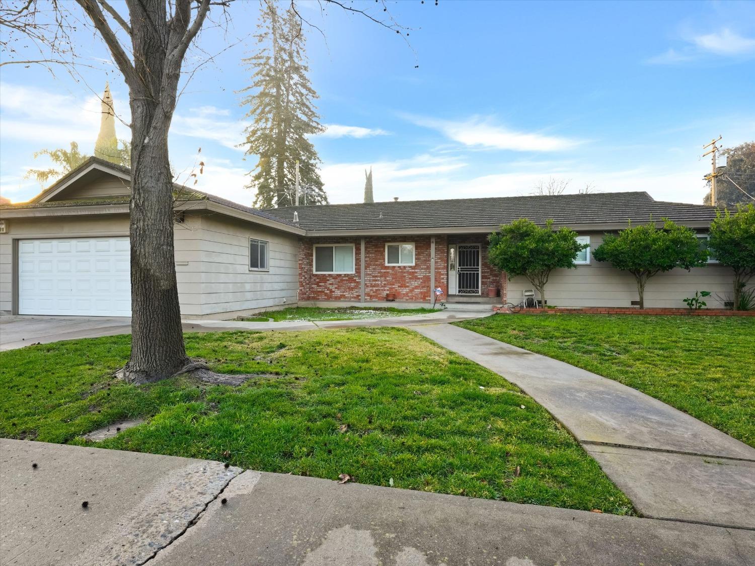 Detail Gallery Image 2 of 32 For 1020 Lexington Dr, Modesto,  CA 95350 - 4 Beds | 2 Baths