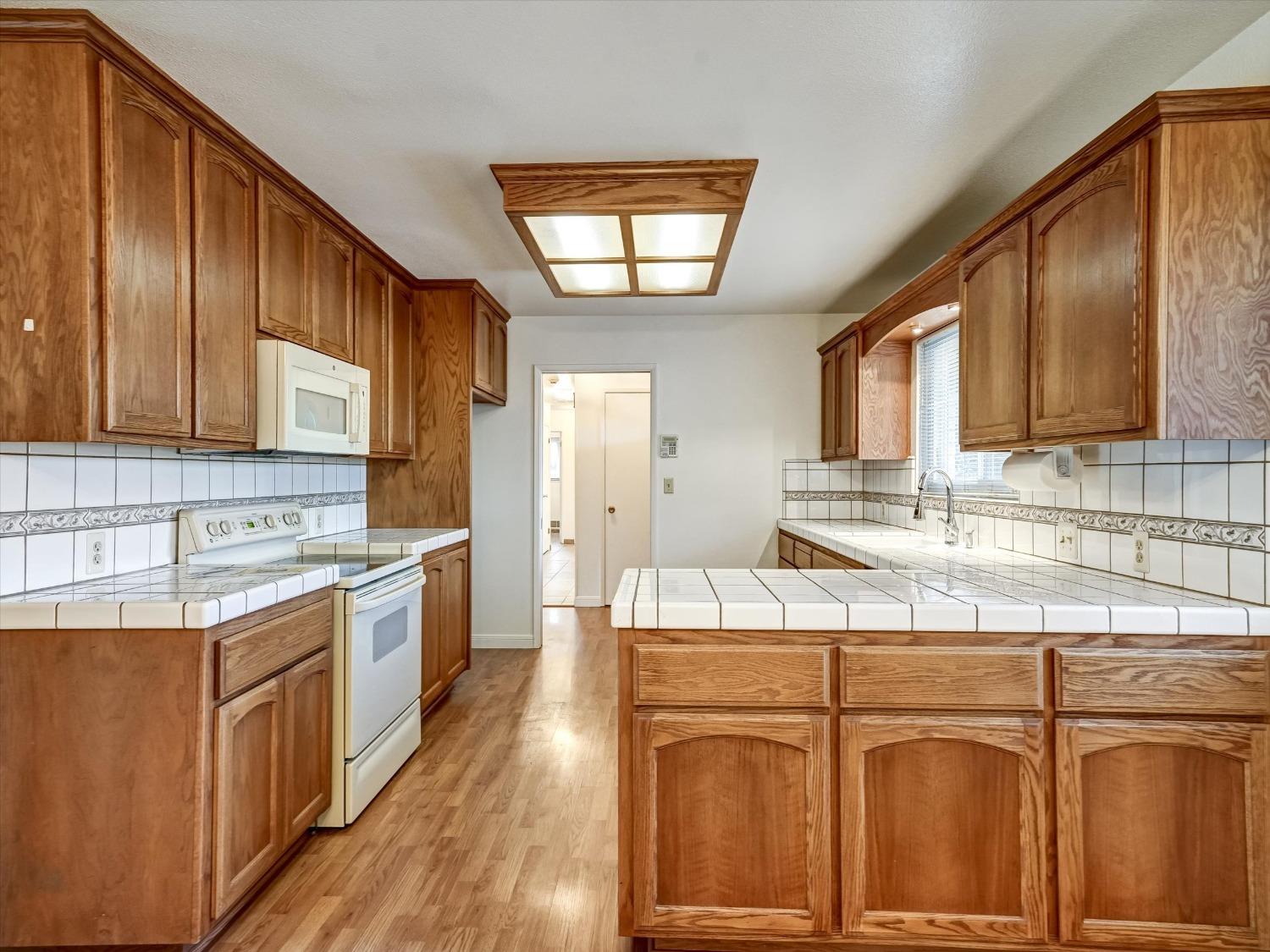 Detail Gallery Image 9 of 32 For 1020 Lexington Dr, Modesto,  CA 95350 - 4 Beds | 2 Baths