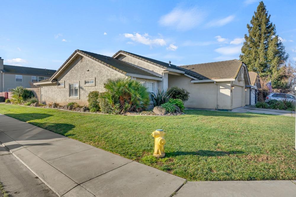 Detail Gallery Image 5 of 47 For 290 Idlewild Dr, Lodi,  CA 95240 - 3 Beds | 2 Baths