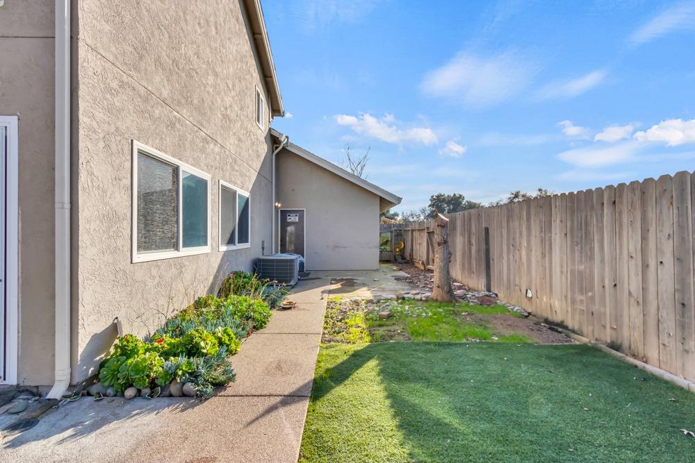 Detail Gallery Image 39 of 46 For 8601 Zircon Crest Ct, Elk Grove,  CA 95624 - 3 Beds | 2/1 Baths