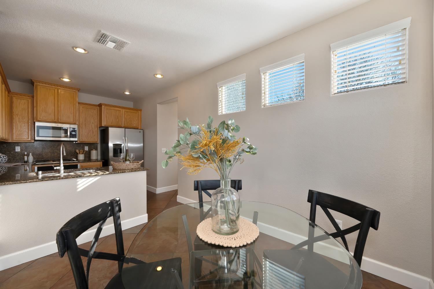 Detail Gallery Image 14 of 56 For 10878 Atherstone Dr, Rancho Cordova,  CA 95670 - 2 Beds | 2/2 Baths