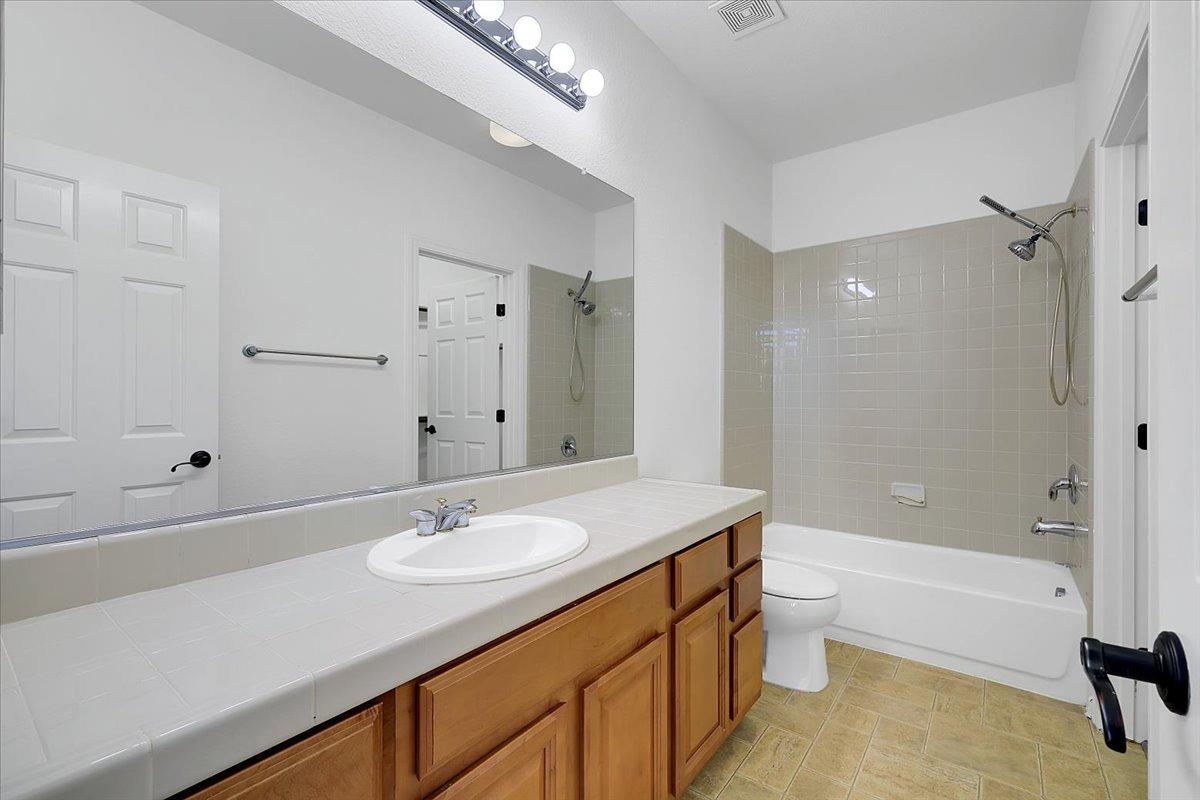 Detail Gallery Image 14 of 68 For 856 Oxford Ct, Yuba City,  CA 95991 - 5 Beds | 3/1 Baths