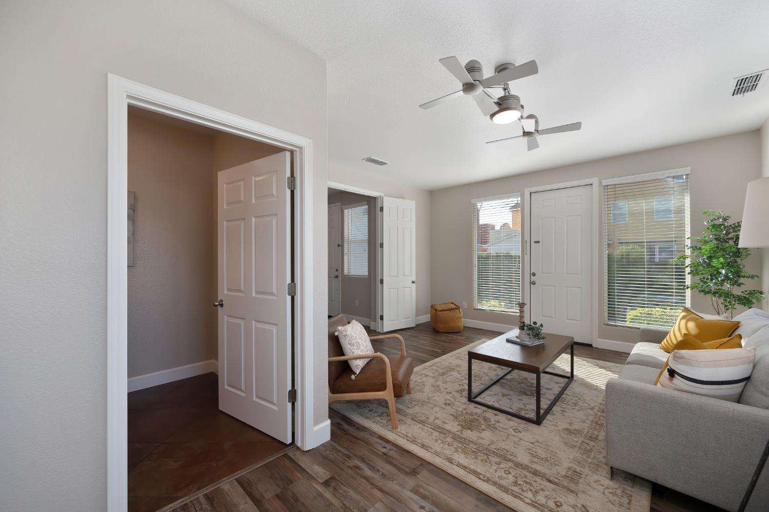 Detail Gallery Image 10 of 56 For 10878 Atherstone Dr, Rancho Cordova,  CA 95670 - 2 Beds | 2/2 Baths