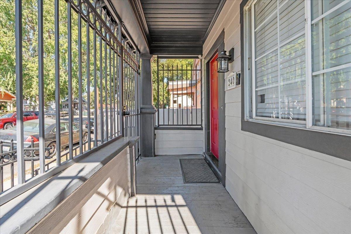 Detail Gallery Image 5 of 22 For 240 E Jefferson St, Stockton,  CA 95206 - 3 Beds | 1/1 Baths