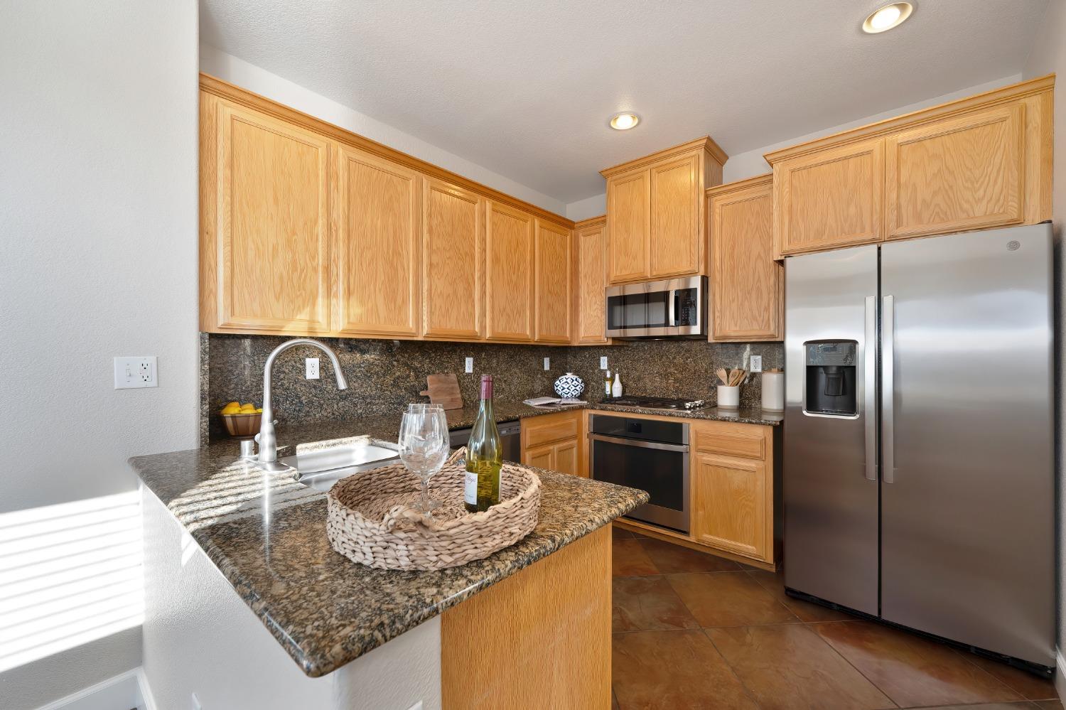 Detail Gallery Image 17 of 56 For 10878 Atherstone Dr, Rancho Cordova,  CA 95670 - 2 Beds | 2/2 Baths