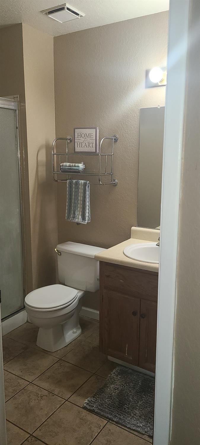 Detail Gallery Image 3 of 7 For 1117 Comanche Ct, Modesto,  CA 95351 - 2 Beds | 2 Baths